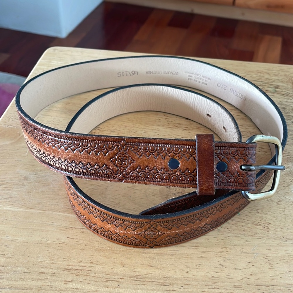 Men's 46 Brown Leather Belt Tooled Center pre worn great condition